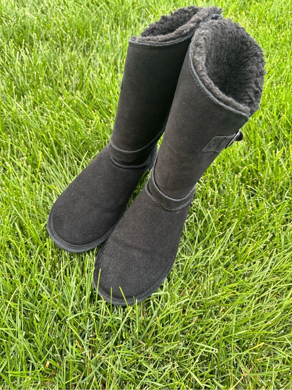 BearPaw black suede